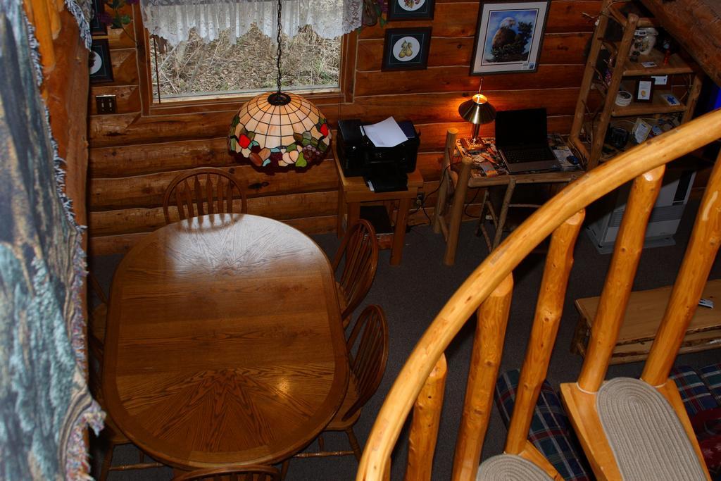 Wise Old Hunter Lodge Anchor Point Ruang foto