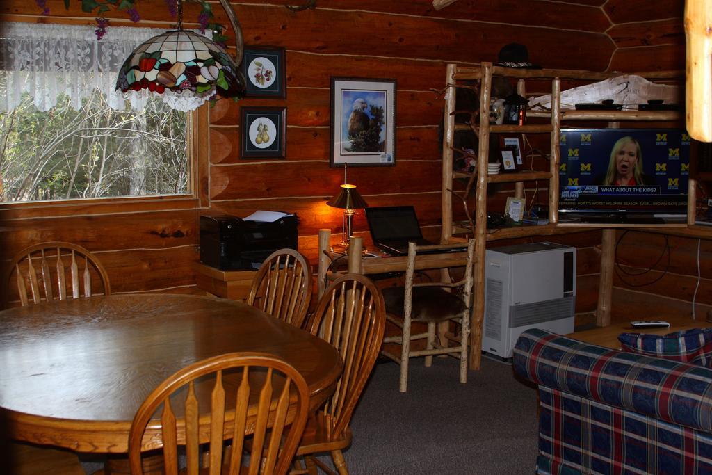 Wise Old Hunter Lodge Anchor Point Ruang foto